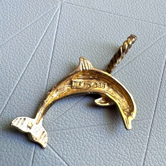 🐬 Stunning Vintage 14K Yellow Gold Dolphin Charm for Necklace and/or Bracelet - Picture 11 of 11